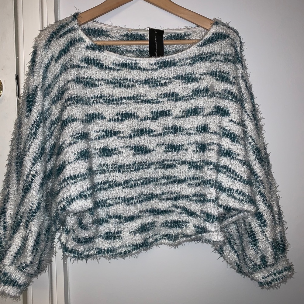 Jolie fuzzy sweater